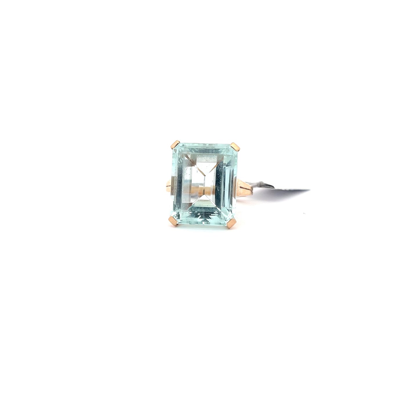 14K YELLOW GOLD | 22 CT AQUAMARINE CENTERED RING.