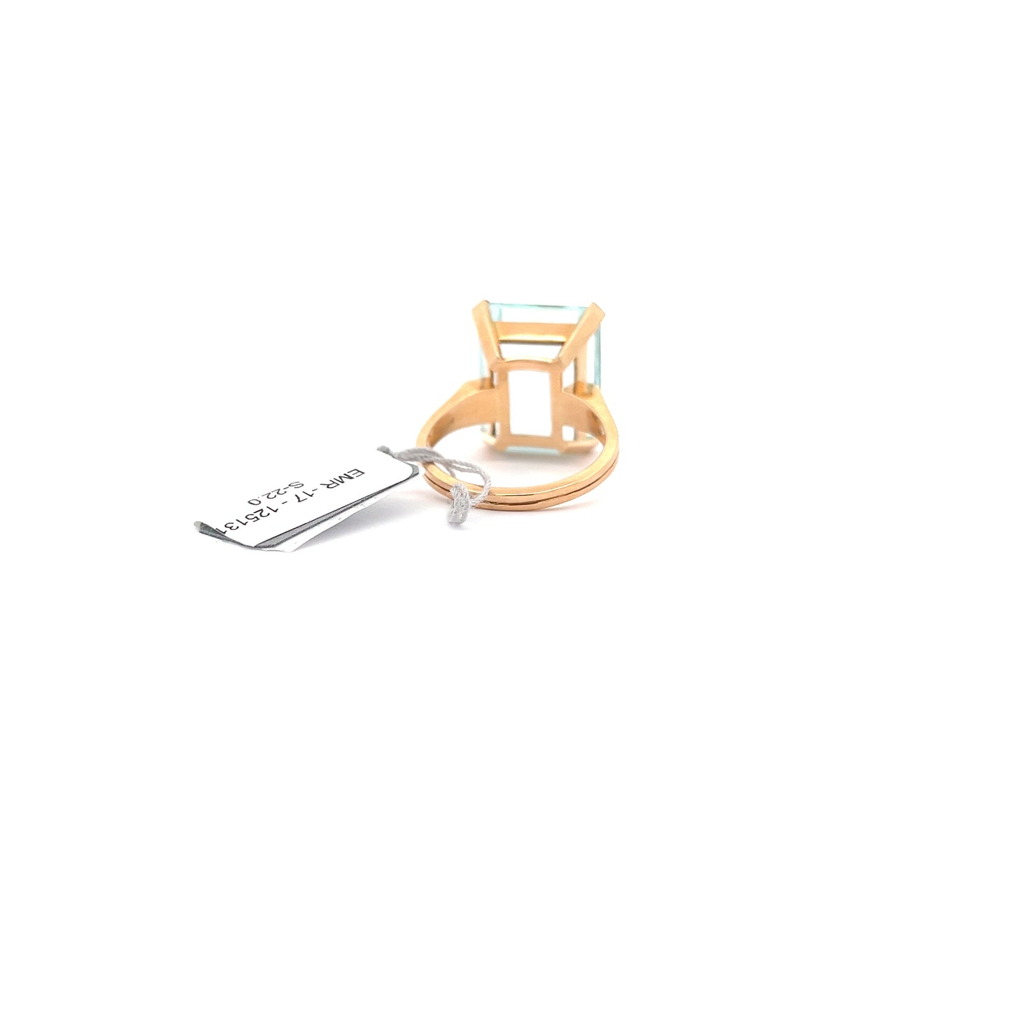 14K YELLOW GOLD | 22 CT AQUAMARINE CENTERED RING.