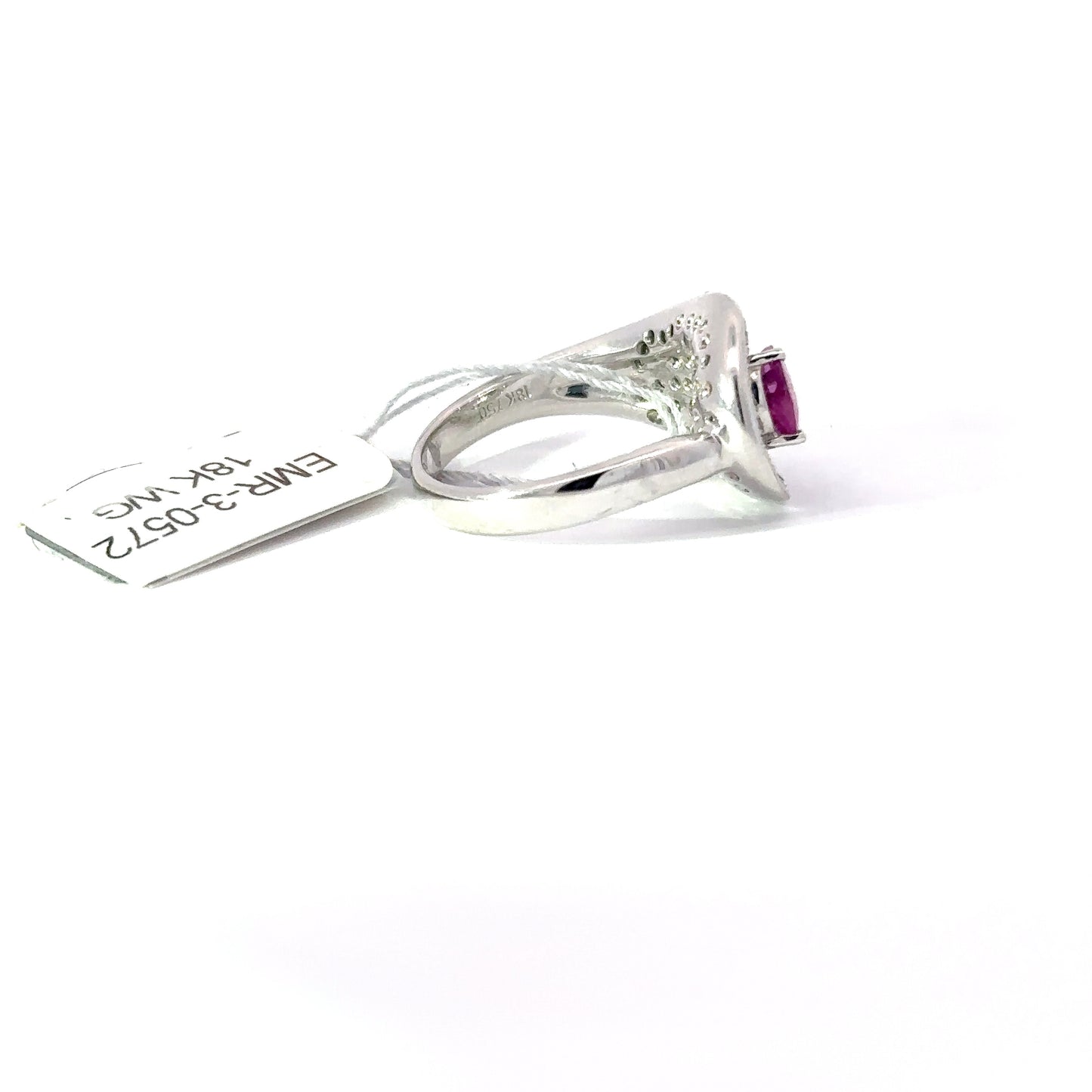 18K White Gold Ring.