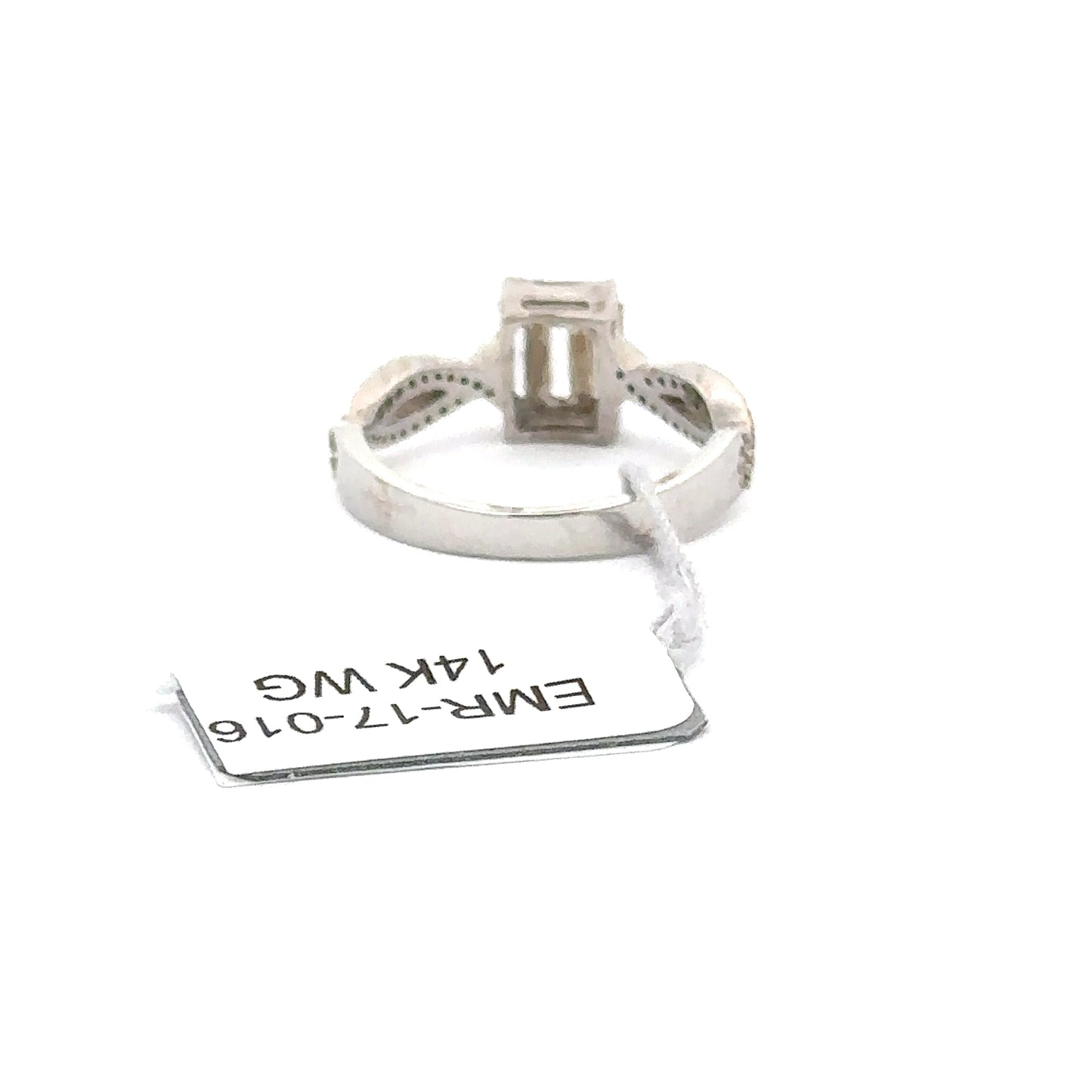 14K WHITE GOLD | 0.70 CTW NATURAL DIAMOND RING.
