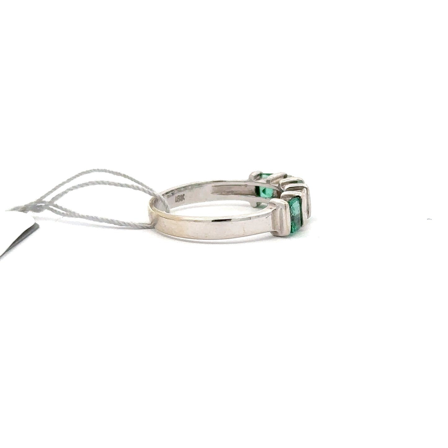 18K WHITE GOLD | 0.60 CT NATURAL EMERALDS | 0.50 CT NATURAL DIAMONDS BAND.