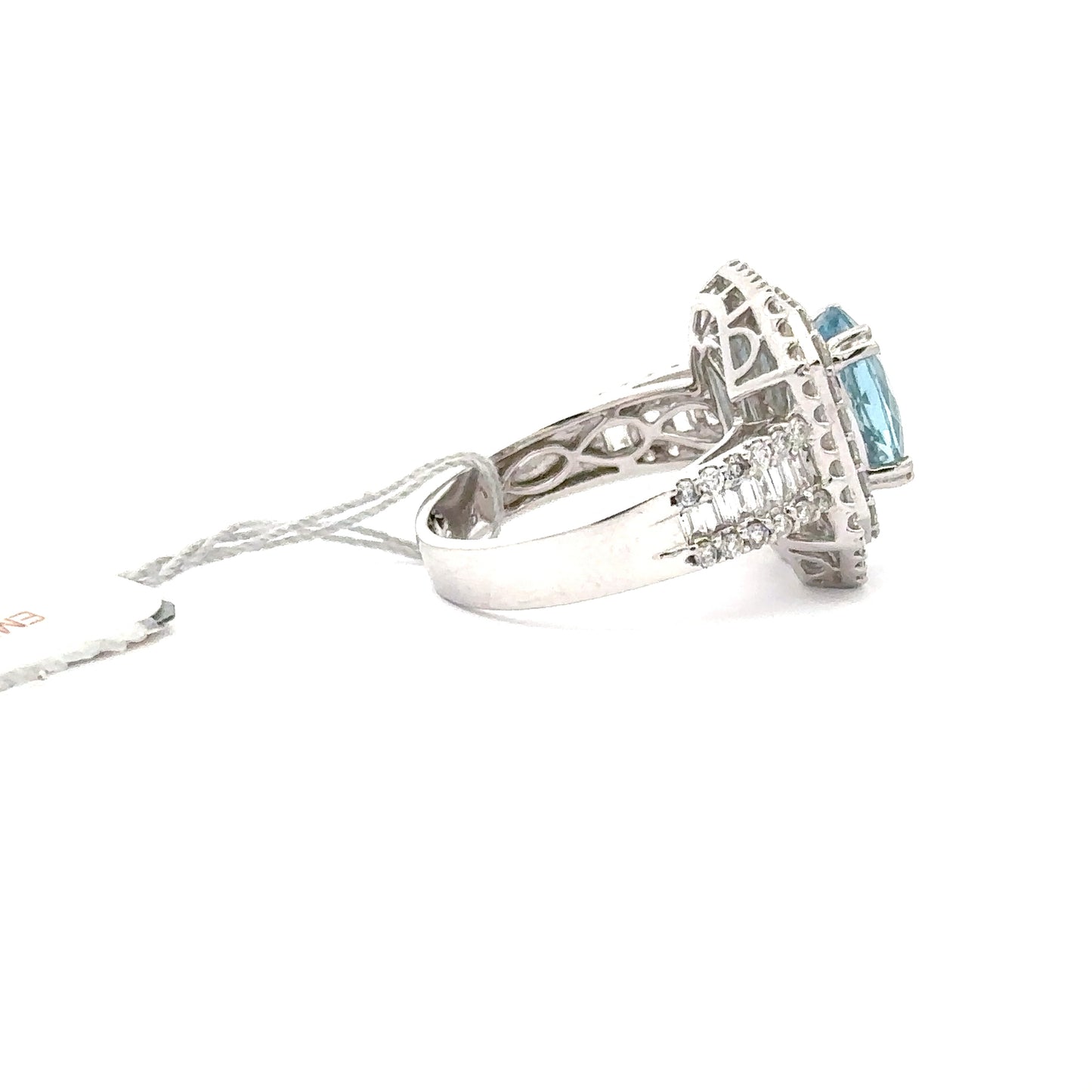 18K WHITE GOLD | 2.33 CT AQUAMARINE CENTERED | 1.44 CT NATURAL DIAMONDS RING.