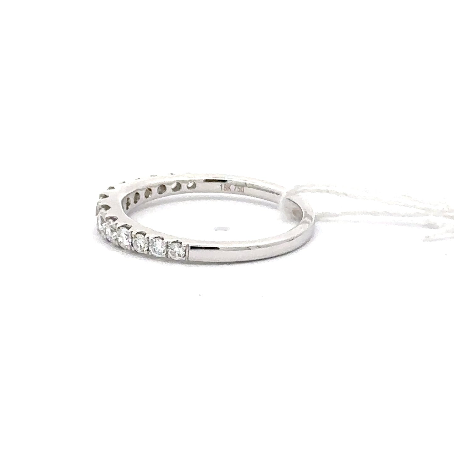 18K White Gold Round Diamonds Ring.