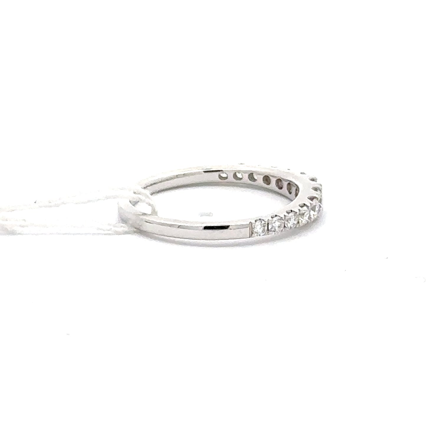 18K White Gold Round Diamonds Ring.