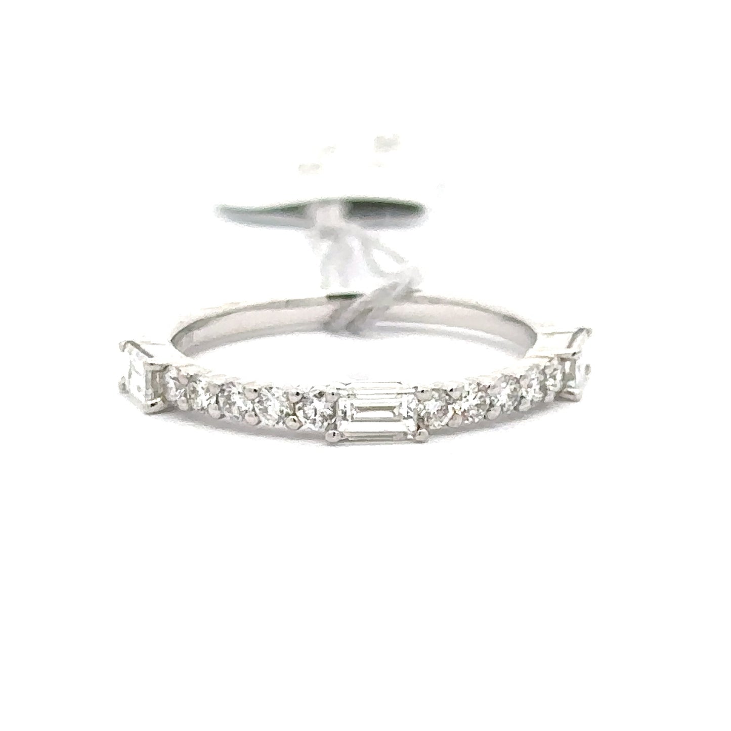 18K White Gold Diamonds Ring.