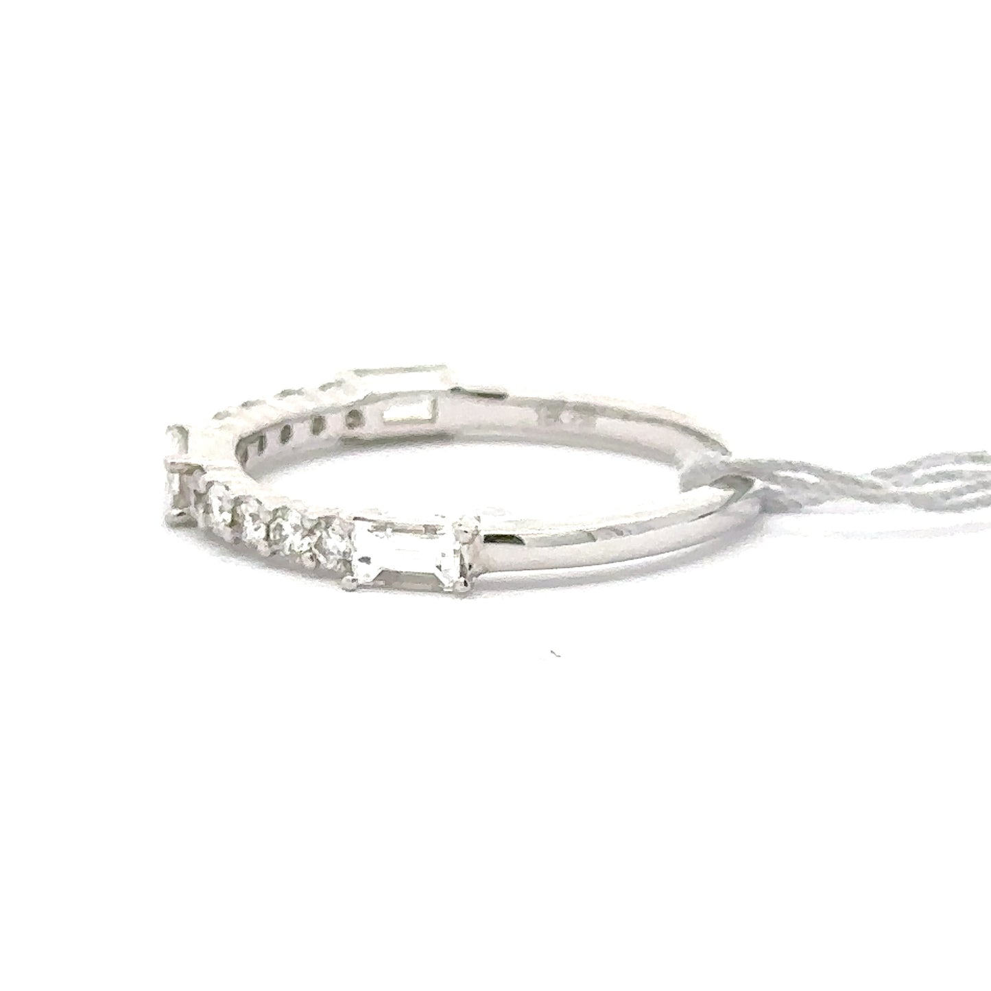 18K White Gold Diamonds Ring.