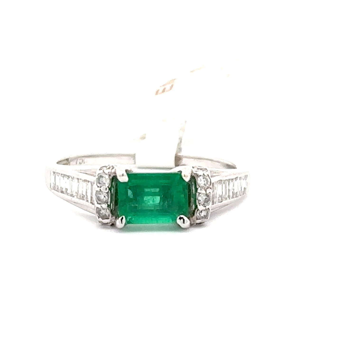 18K WHITE GOLD | 0.94 CT NATURAL EMERALD | 0.29 CT NATURAL DIAMOND RING.
