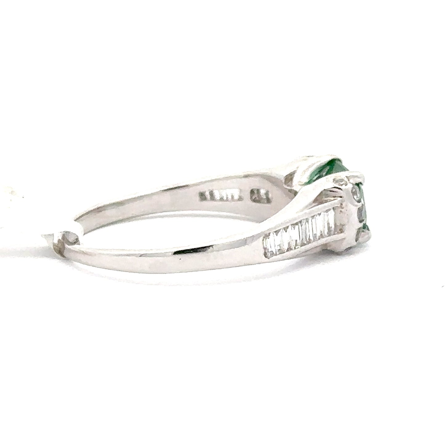 18K WHITE GOLD | 0.94 CT NATURAL EMERALD | 0.29 CT NATURAL DIAMOND RING.