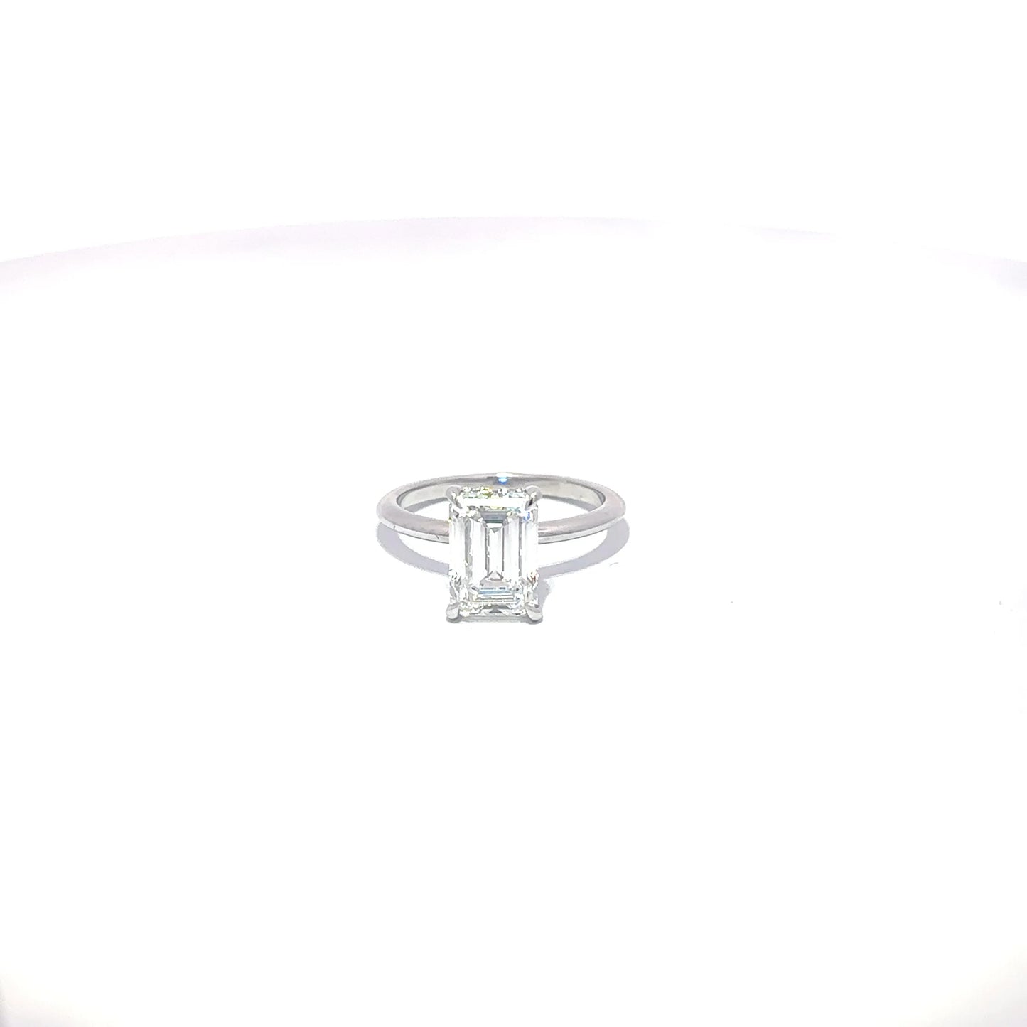 3.09 ct Lab-Grown IGI Certified Centered Diamond | E - VVS2 | 0.15 ct Side Diamonds| Platinum