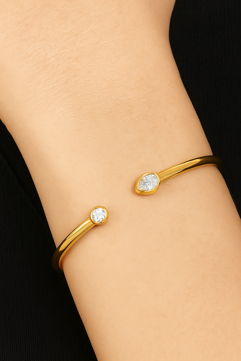 21 Grams | 1.00 ctw Round & Pear Shape Lab-Grown Diamonds | Solid/Open Bracelet