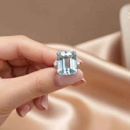 Natural Aquamarine in 18K White Gold