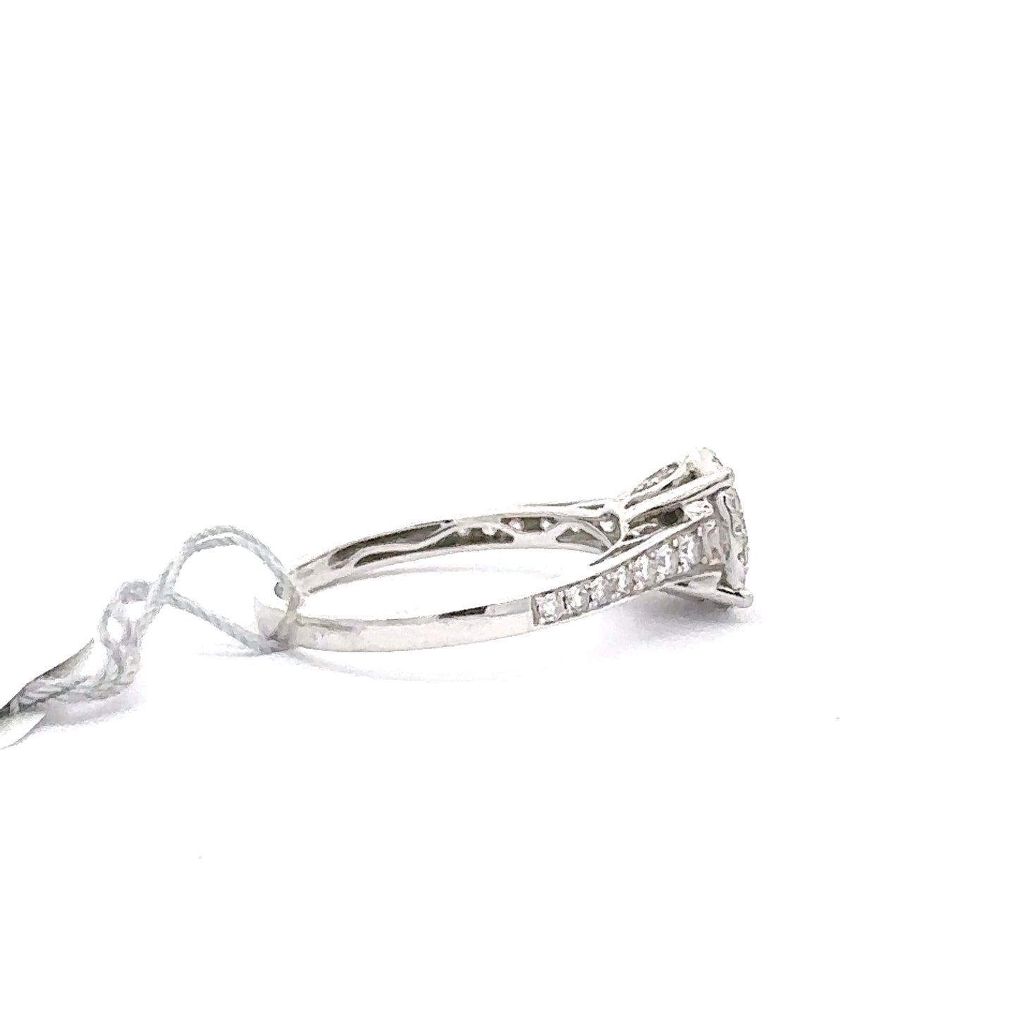 0.86 ctw Natural Diamond Ring | 18k White Gold | 3.1 Gram.