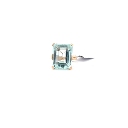 14K YELLOW GOLD | 22 CT AQUAMARINE CENTERED RING.