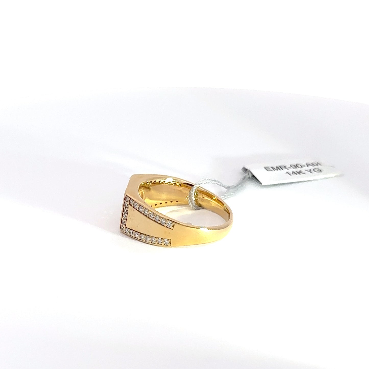 Classic Men’s Ring In 18K Yellow Gold.