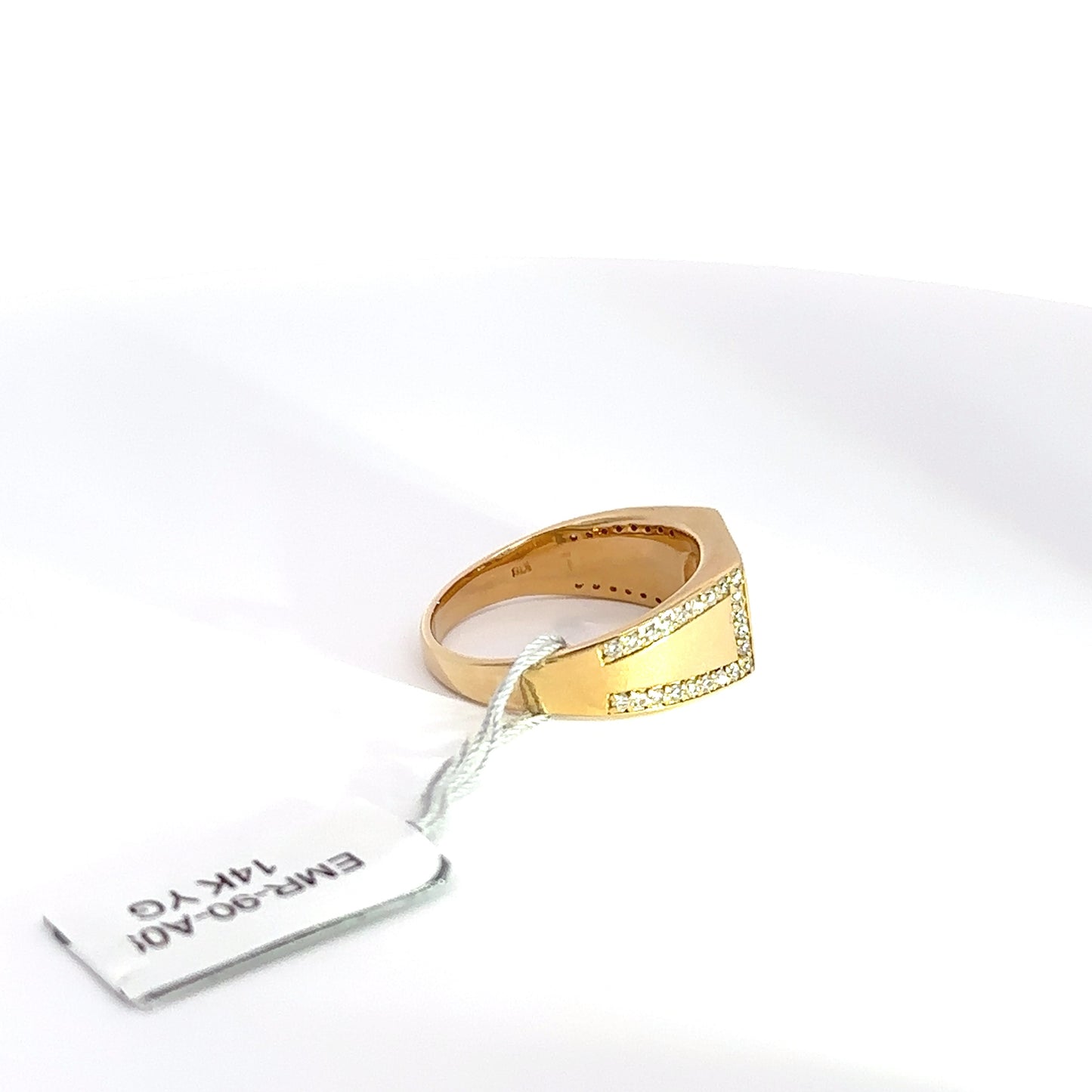 Classic Men’s Ring In 18K Yellow Gold.