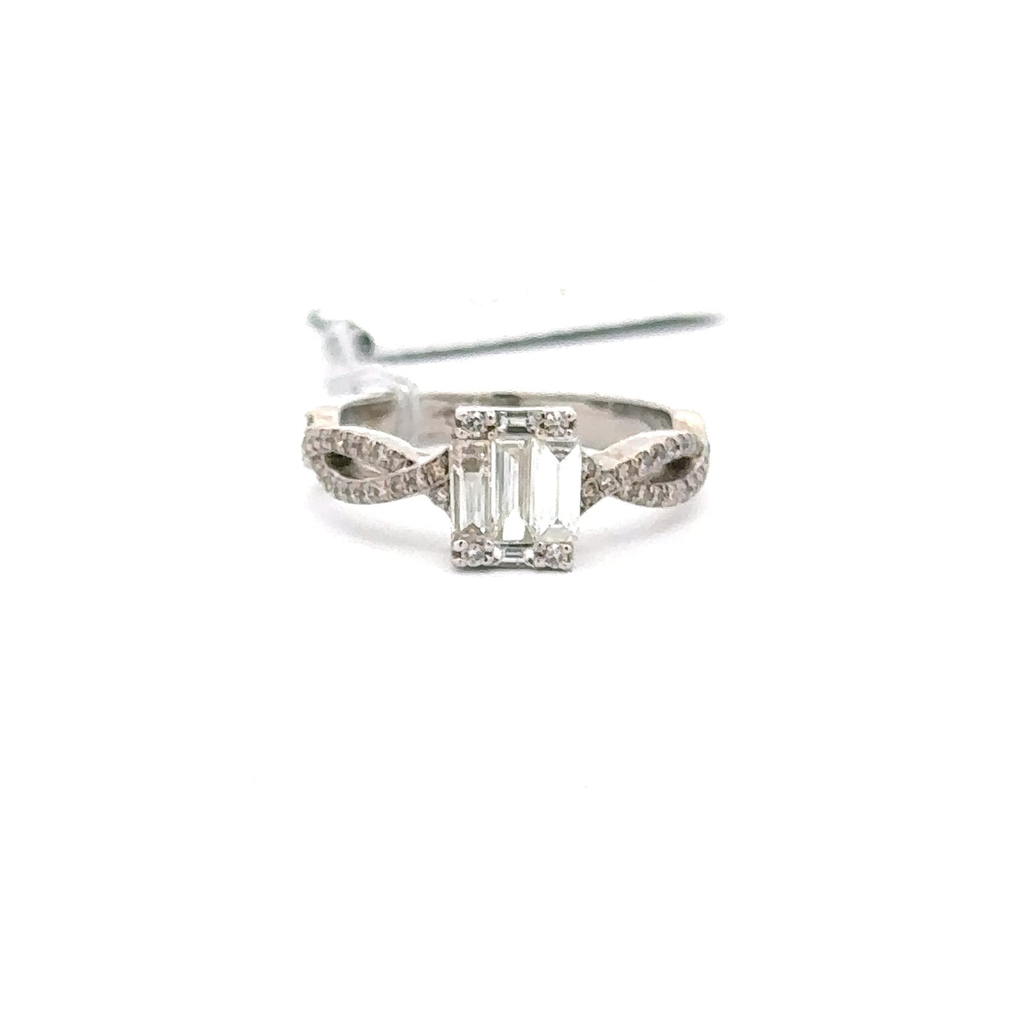 14K WHITE GOLD | 0.70 CTW NATURAL DIAMOND RING.