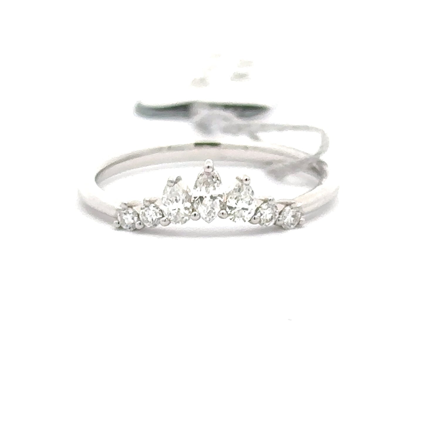 18K White Gold Oval Diamonds Ring