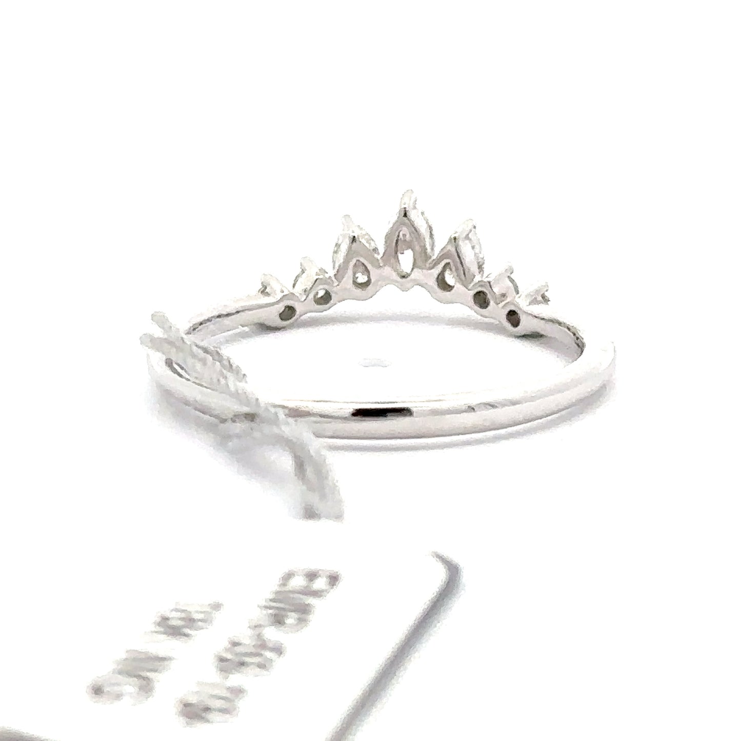 18K White Gold Oval Diamonds Ring