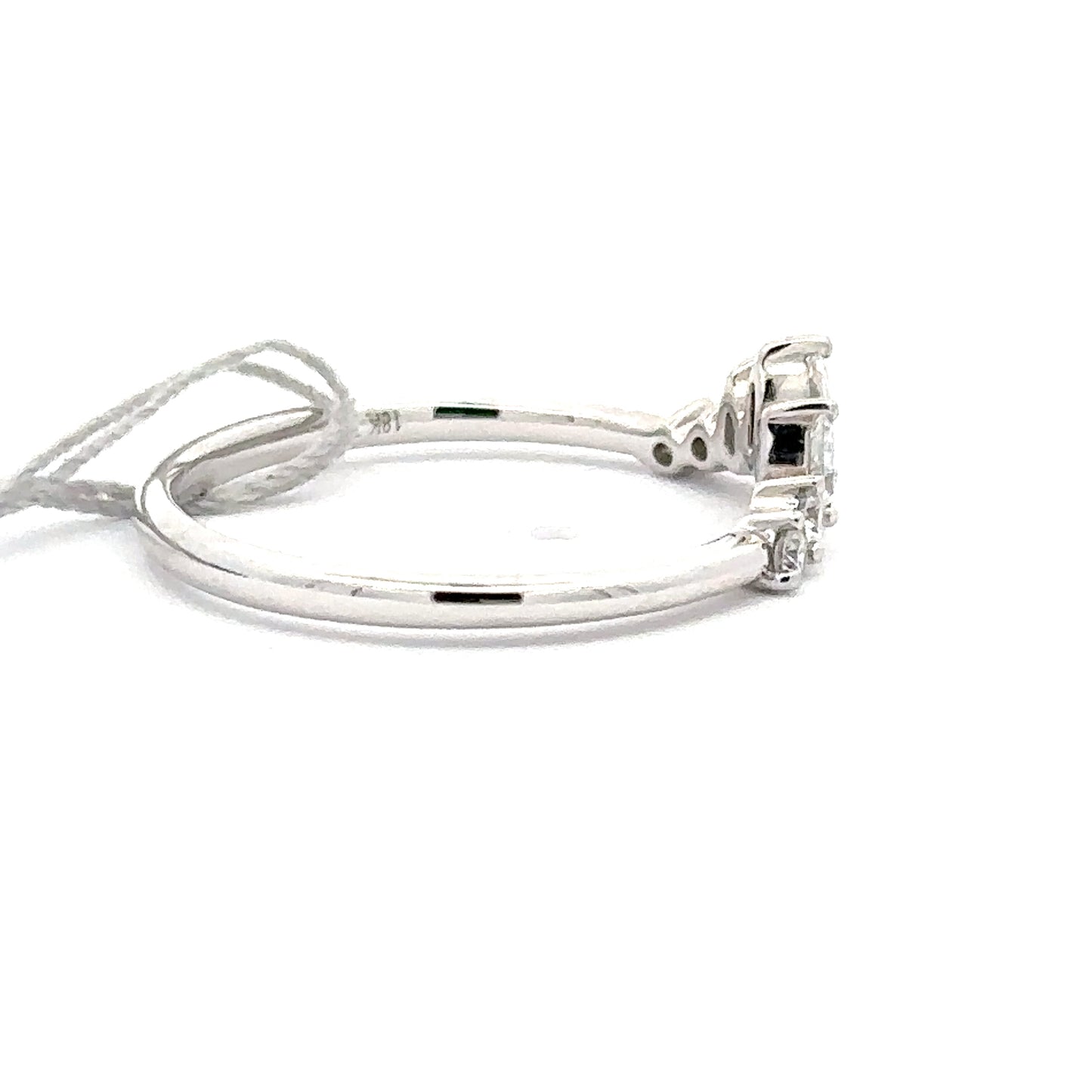 18K White Gold Oval Diamonds Ring