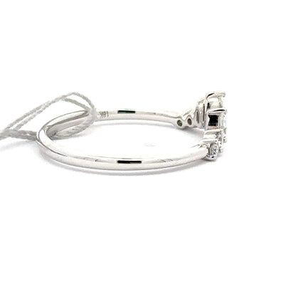 18K White Gold Oval Diamonds Ring