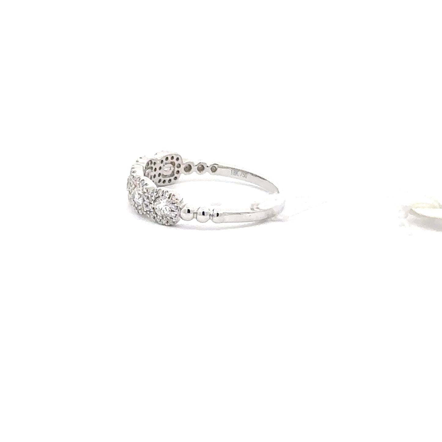 18K White Gold Round Diamonds Ring.