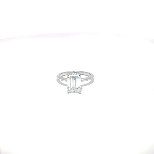 3.09 ct Lab-Grown IGI Certified Centered Diamond | E - VVS2 | 0.15 ct Side Diamonds| Platinum