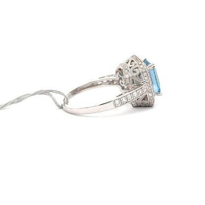 14K WHITE GOLD | 2.40 CT AQUAMARINE CENTERED | 0.92 NATURAL SIDE DIAMONDS RING.