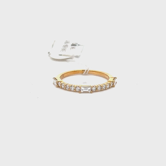 18K Yellow Gold Diamonds Ring.