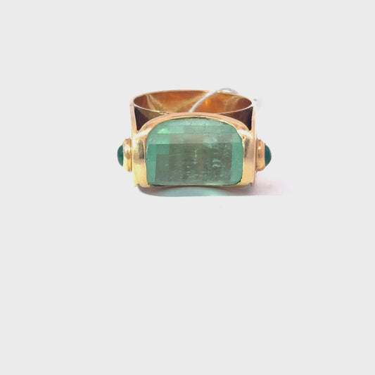 18K YELLOW GOLD | 6.5 CT NATURAL EMERALD VINTAGE RING.