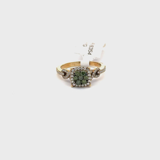 0.55 ct Green Diamonds Ring | 0.34 ct Side Diamonds | 14k Yellow Gold | 5 Gram.
