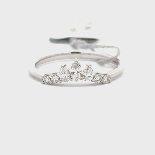 18K White Gold Oval Diamonds Ring
